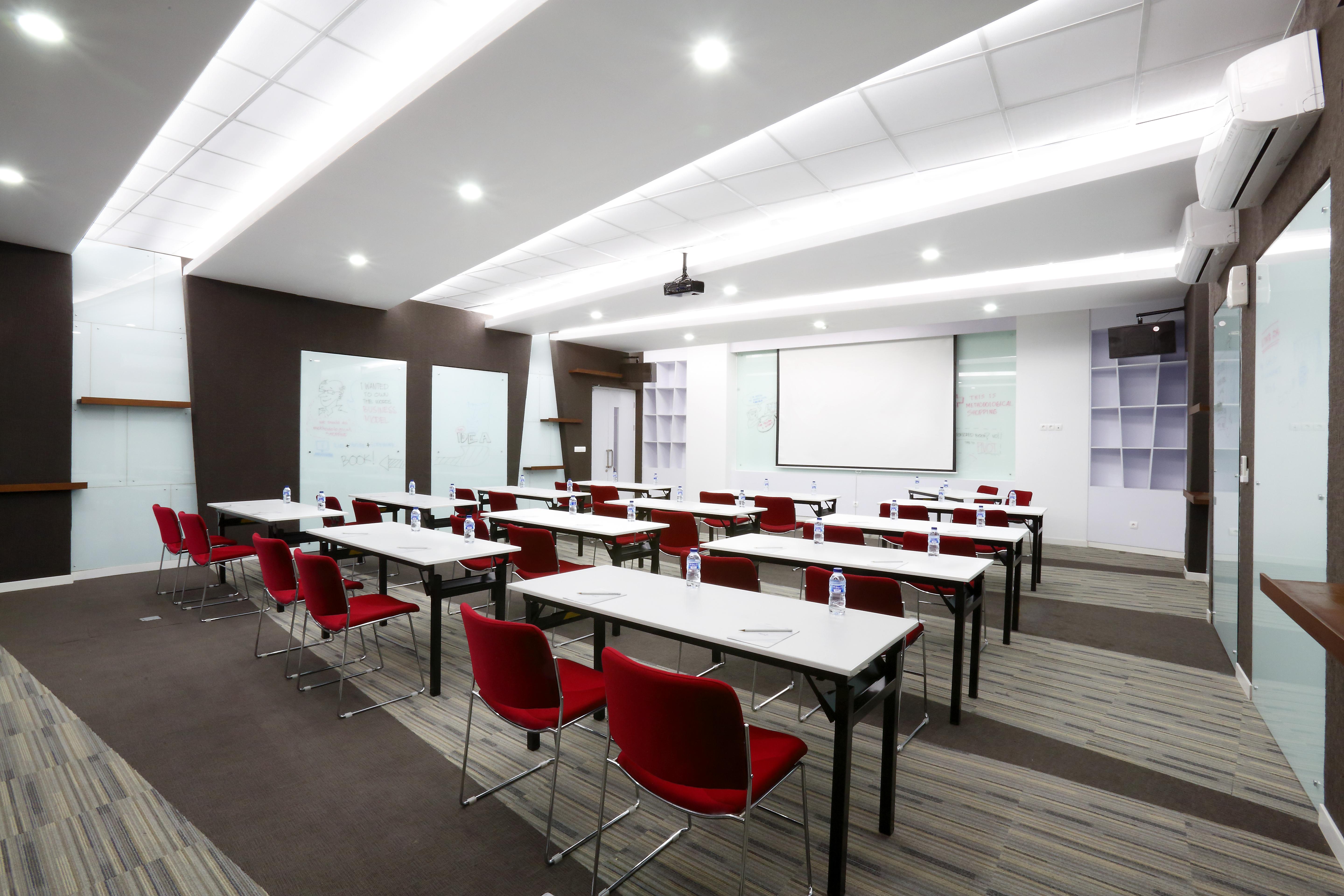 Berry Biz Hotel Семиньяк Экстерьер фото