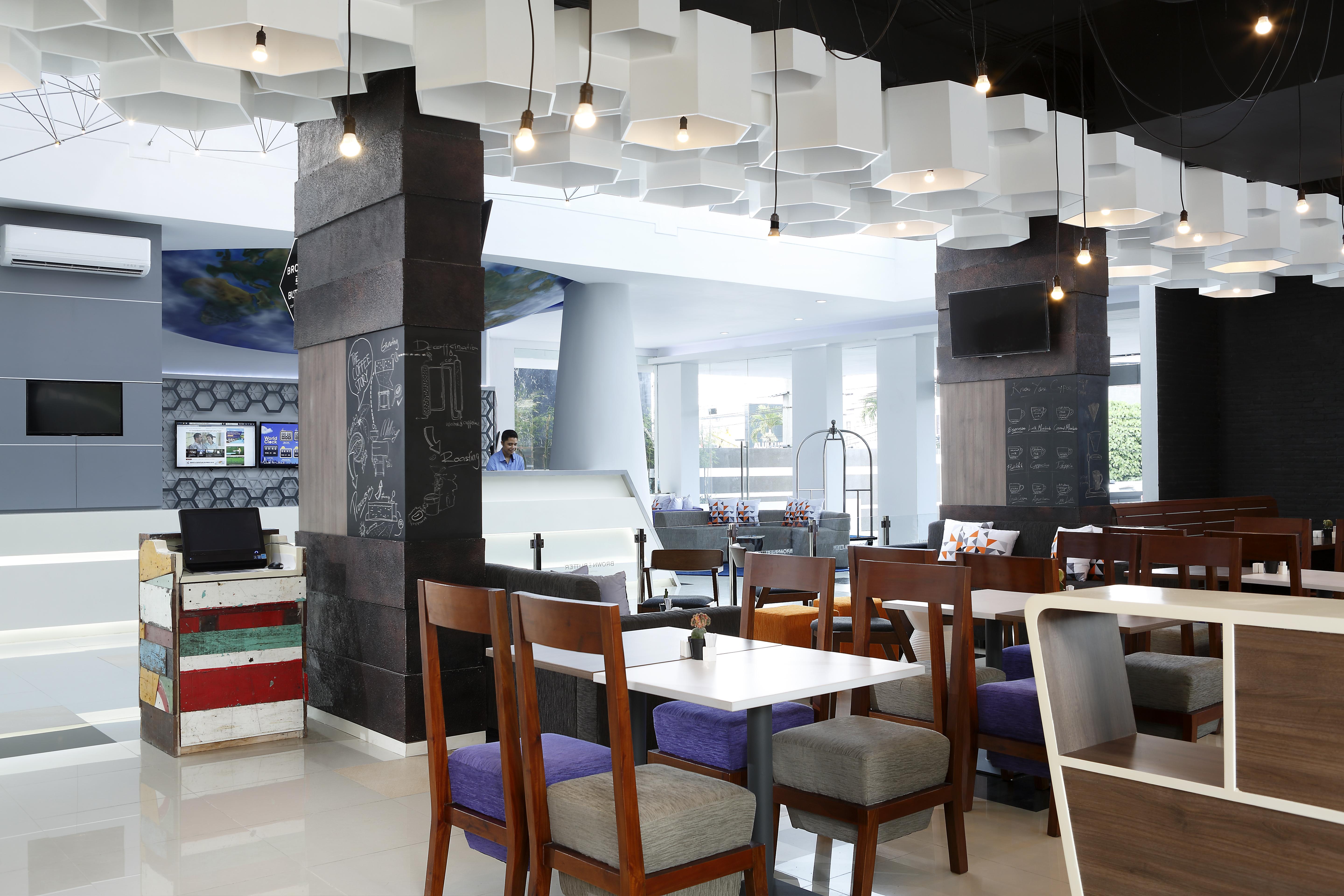 Berry Biz Hotel Семиньяк Экстерьер фото