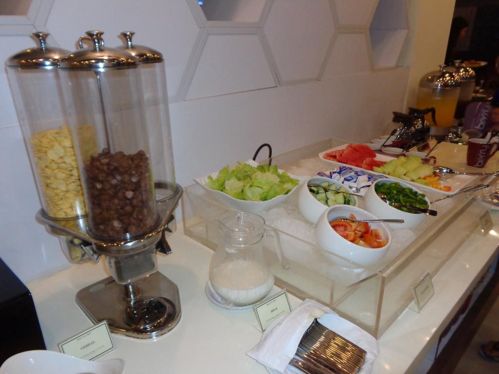 Berry Biz Hotel Семиньяк Экстерьер фото
